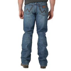Wrangler Men's Retro Relaxed Fit Bootcut Buxley Jean